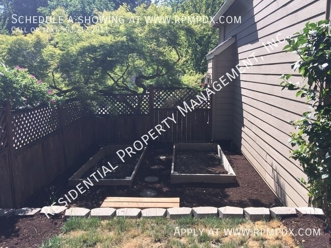 Building Photo - 23992 SW Red Fern Dr