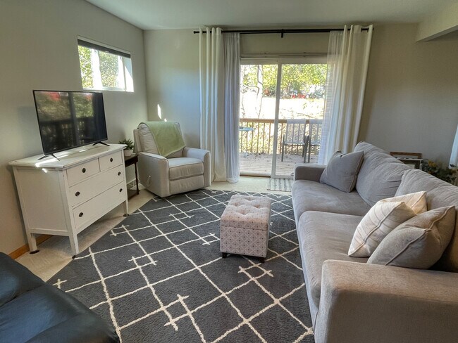 Building Photo - 1417B 2nd St