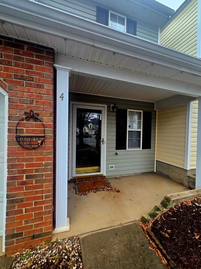 Building Photo - Keswick Place Townhome