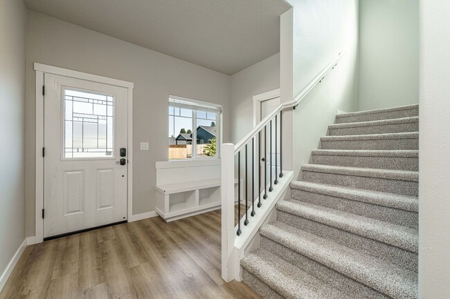 Building Photo - Spacious 4BR Modern Retreat and Luxury Liv...