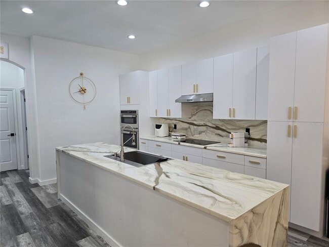 Building Photo - 8111 Santa Rosa Ct