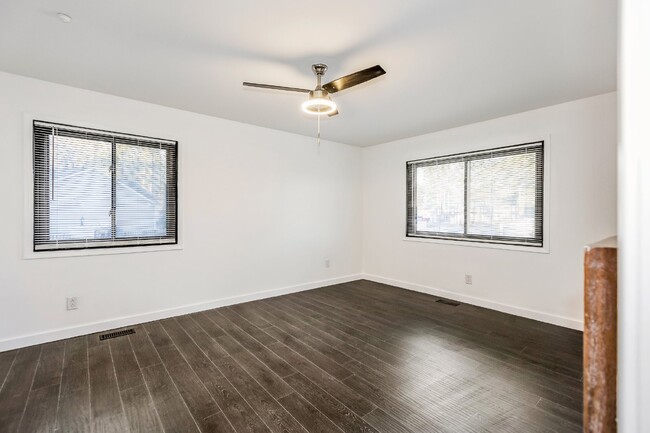 Building Photo - 3bd/2ba Ranch Style Nest In Fayetteville