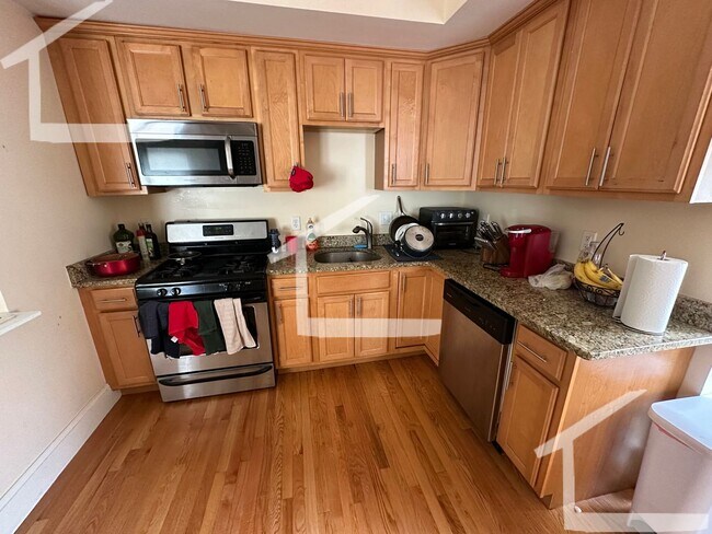 Building Photo - Gorgeous 4 Bed Next to Murray Field Available 9/1/2026