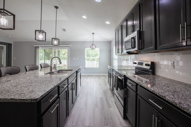 Building Photo - Stunning home in desirable neighborhood !