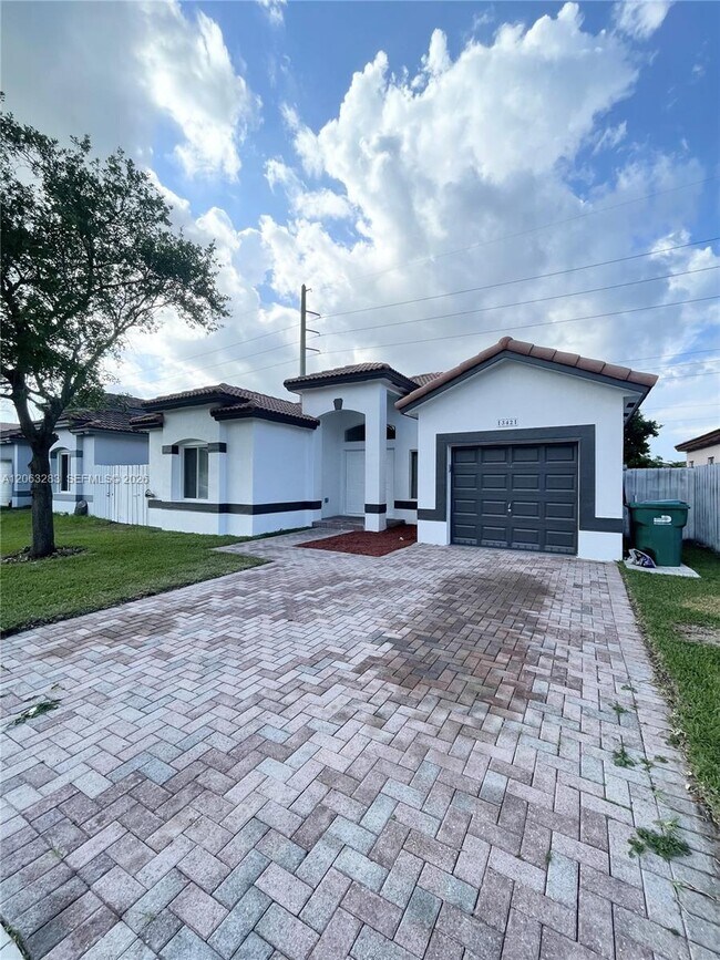 Building Photo - 13421 SW 280th Terrace