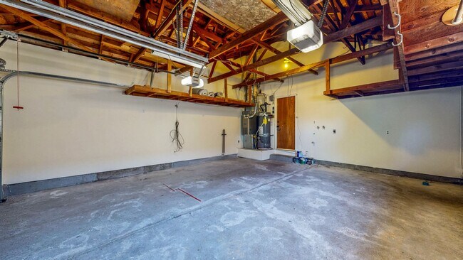 Building Photo - 1925 Leafgreen Dr