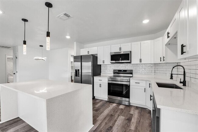 Building Photo - 2161 Aqui Esta Dr