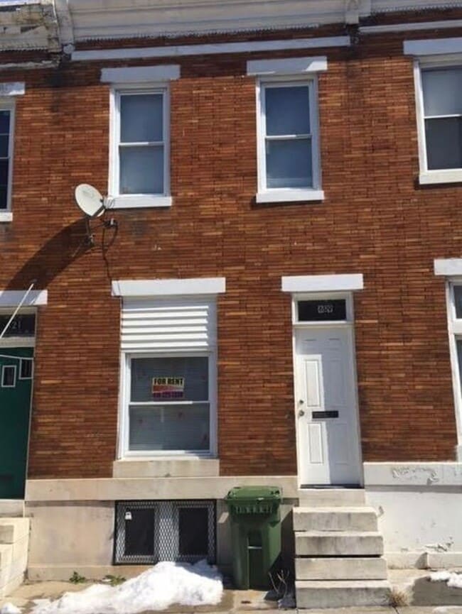Building Photo - 619 N Pulaski St