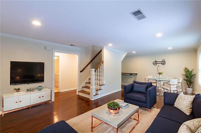 Building Photo - 3014 Skyland Dr NE