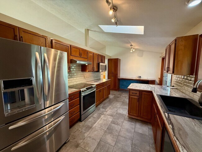 Building Photo - Remodeled 4 Bed 3 Bath Indian Trail Home w...