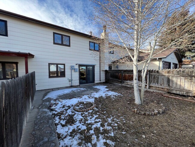 Building Photo - 3 Bedroom, 1.5 Bath Townhome W/ Attached S...