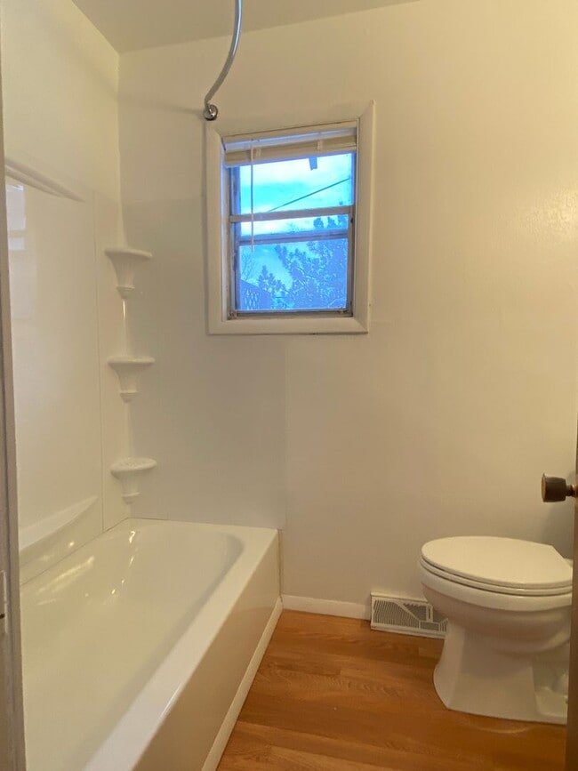 Building Photo - Comping Soon - Well maintained ranch apartment