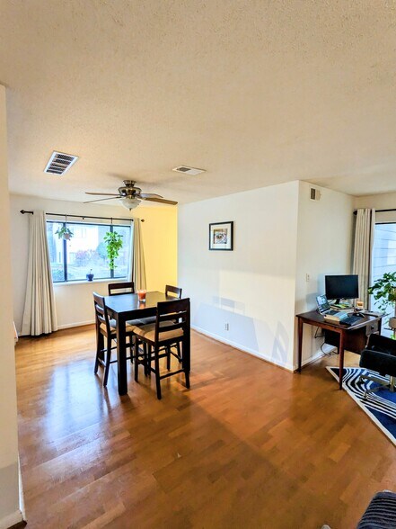 Building Photo - 24 Finch Trl NE