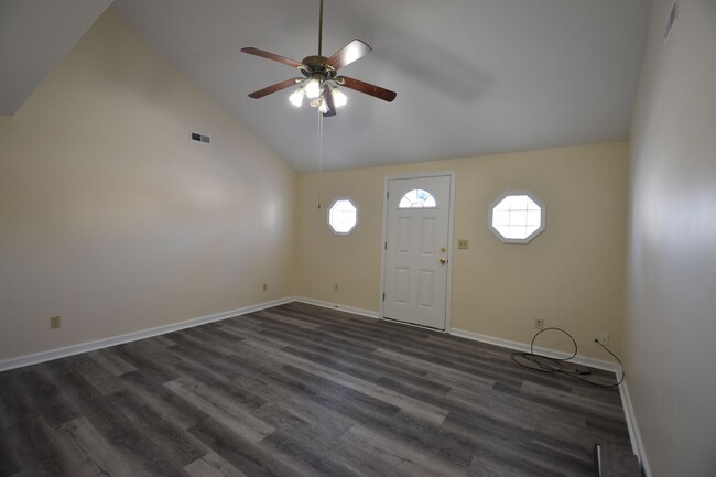 Building Photo - Three Bedroom Rental in Greenfield