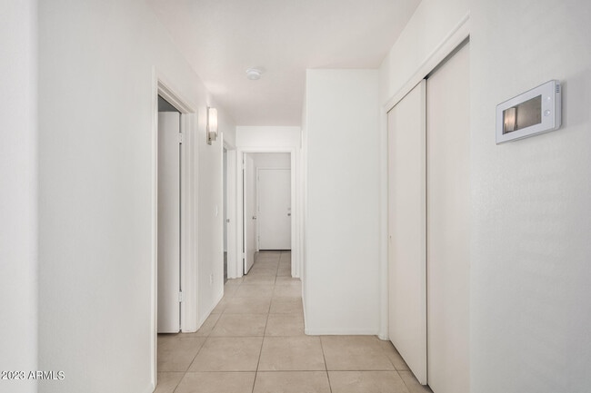 Building Photo - 8617 W Vogel Ave