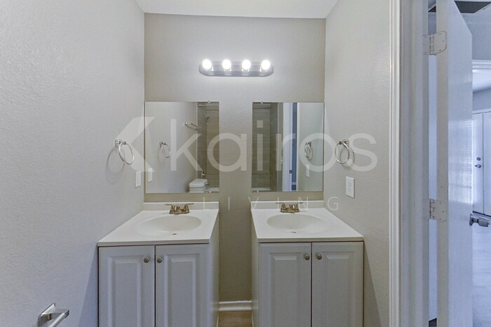 Building Photo - 1401 Alpine Dr