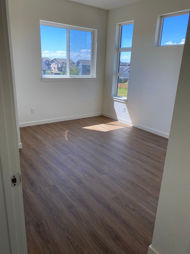 Building Photo - Gorgeous 1 Bedroom 1 Bathroom Unit  with A...