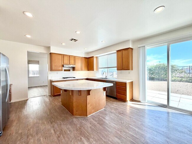 Building Photo - Spacious 3 Bedroom Home with Loft, Large Backyard & 2 Car Garage
