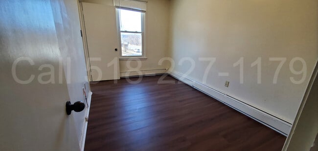Building Photo - 2 Bedroom 1 Bath in Troy's HVCC Neighborhood