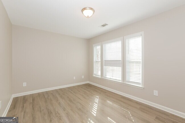 Building Photo - 1813 Temple Park Dr SW
