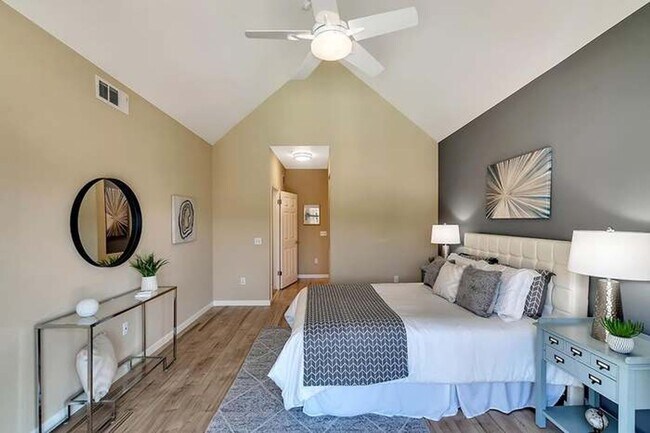 Building Photo - Serene & Pristine: 3 Bedroom, 3 Bath Bi-Level Condominium available in Central San Jose Location