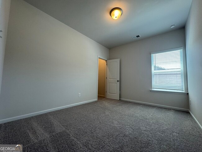 Building Photo - 202 Sycamore Ln