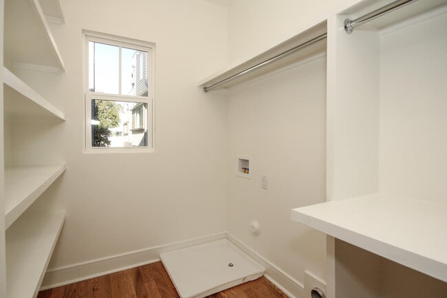 Building Photo - 1110 Greenleaf Ave