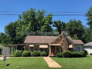 Building Photo - 903 E 8th St