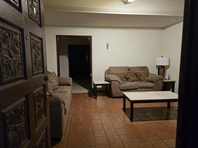 Building Photo - 713 Lariat Loop