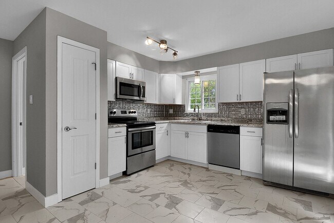 Building Photo - Renovated One Bedroom!!