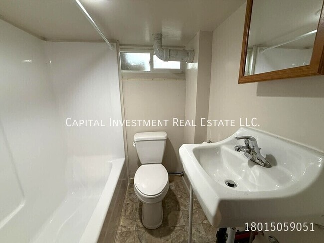 Building Photo - 1452 Hollywood Ave