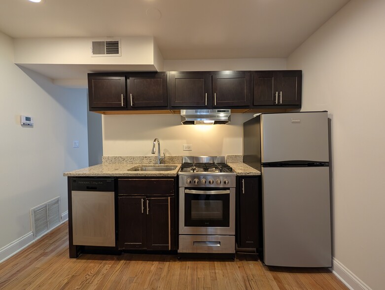 Primary Photo - 4036 N Ashland Ave