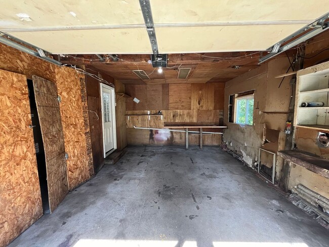 Building Photo - 3 bed 1 bath single family home in Irma! D...