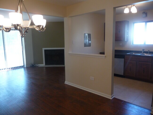Building Photo - 456 E Spruce Dr