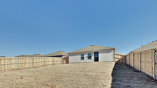 Building Photo - Very Nice 3 Bedroom 2 Bath Home in Mustang...