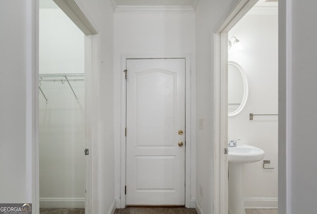 Building Photo - 1953 Sterling Oaks Cir NE