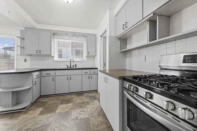 Building Photo - 22055 Elmwood Ave