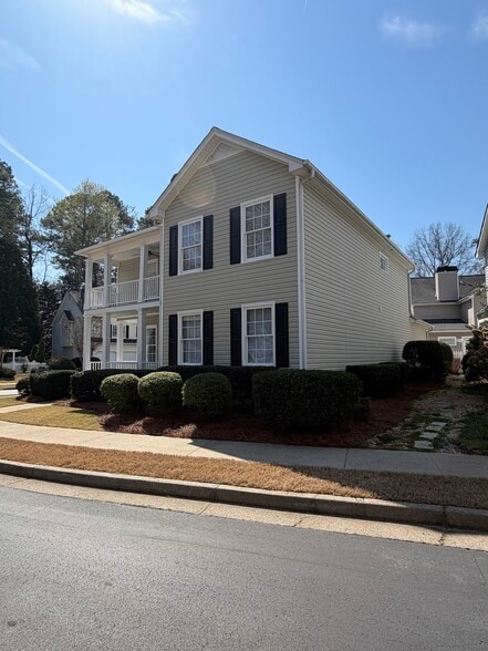 Building Photo - 2332 Trellis Ln SE