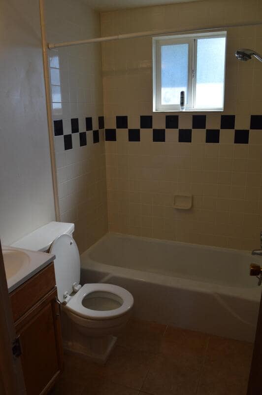 Building Photo - 472 E Granite Ave