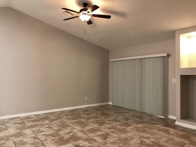 Building Photo - Experience this Large Cape Coral 3 bedroom 2 bath duplex with 1 car garage and screened in lanai.