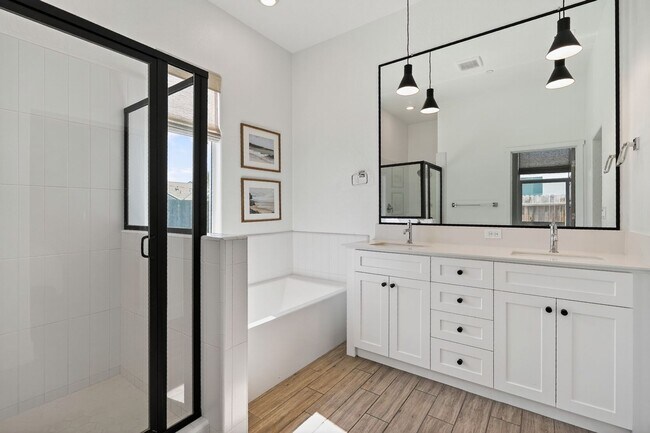 Building Photo - Charming 4BR House in Madera