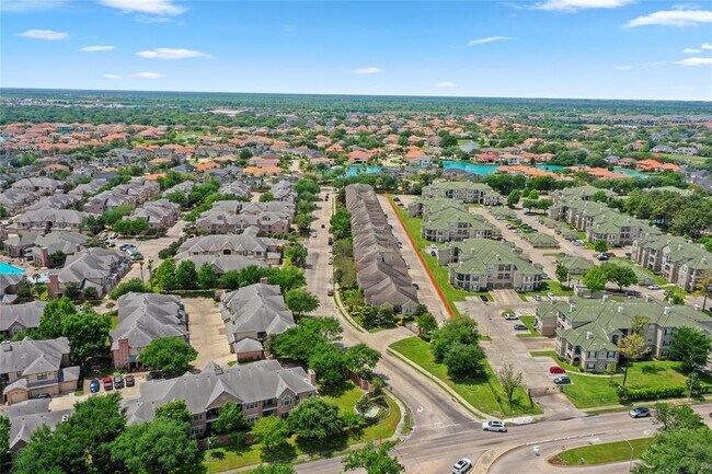 Building Photo - 13611 Brookbluff Ln