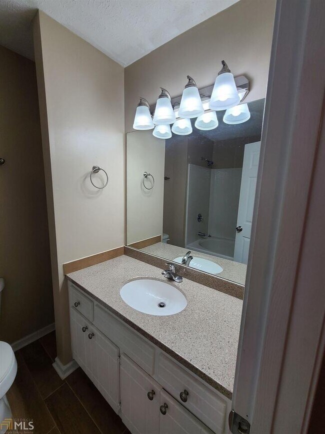 Building Photo - 26 Lullwater Dr