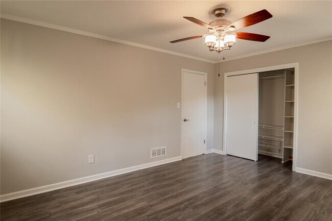 Building Photo - 3599 Lower Roswell Rd