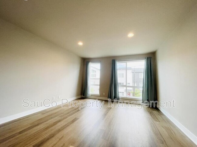 Building Photo - 17153 SW Woodpecker Ln