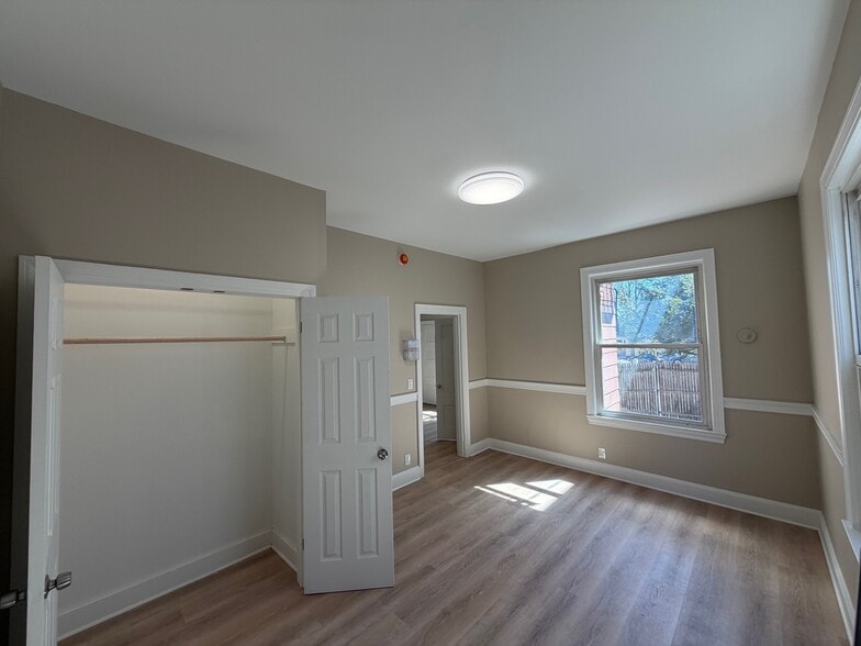 Building Photo - 126 Spring St