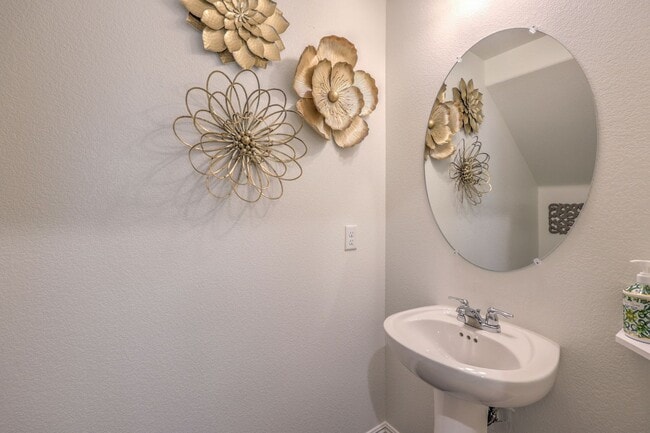 Building Photo - Stunning Skye Canyon Home in gated community with Loft & Upgrades