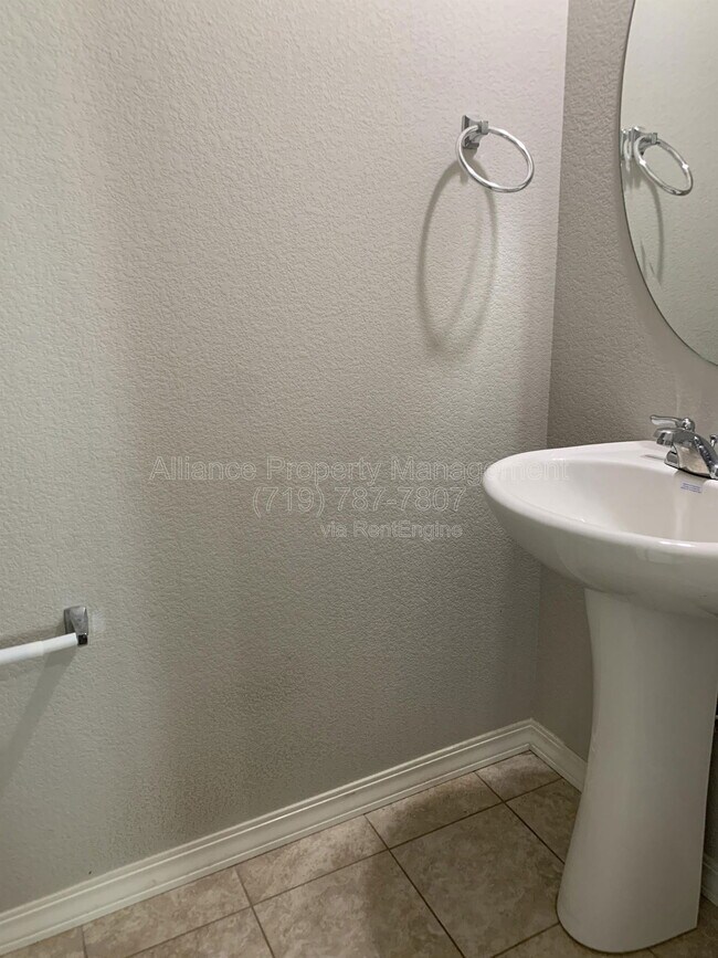 Building Photo - 8885 Vanderwood Rd