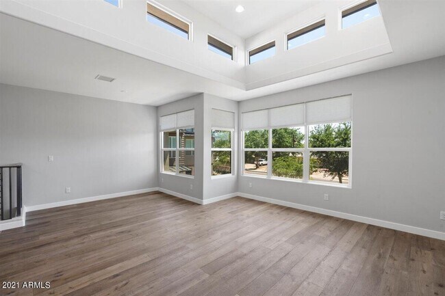 Building Photo - 1214 W 5th St