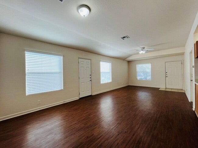 Building Photo - Cozy 2 bedroom 2bath Retreat near Randolph...